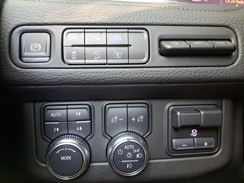 Used 2024 GMC Yukon Denali w/ Max Trailering Package AWD/4WD image 33