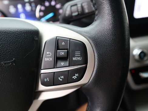 Used 2023 Ford Explorer XLT AWD/4WD image 55