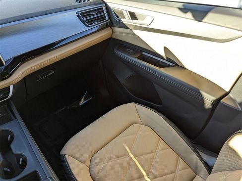 Certified 2025 Volkswagen Atlas Cross Sport SE image 16