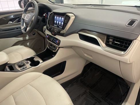 Used 2024 GMC Terrain Denali w/ Denali Premium Package AWD/4WD image 24