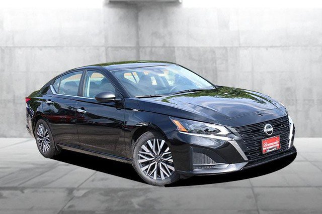 Certified 2025 Nissan Altima 2.5 SV FWD image 2