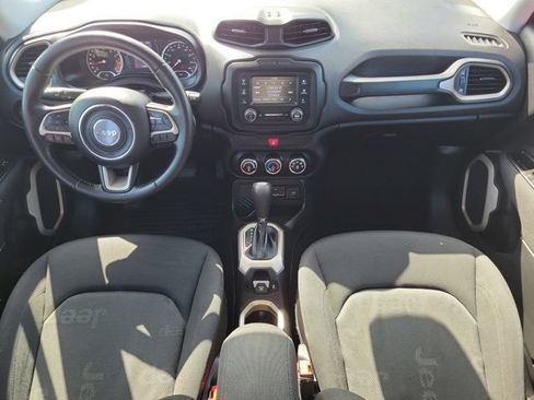 Used 2017 Jeep Renegade Latitude FWD image 12