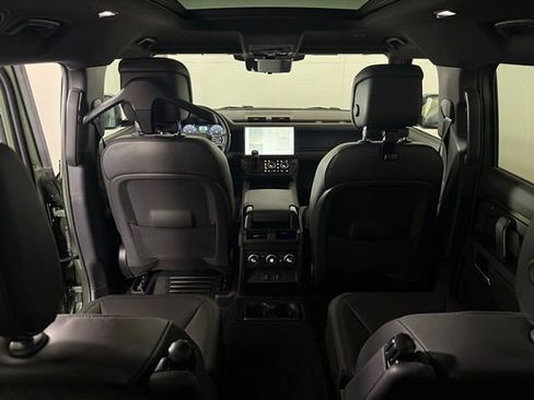 New 2026 Land Rover Defender 130 X-Dynamic SE image 19
