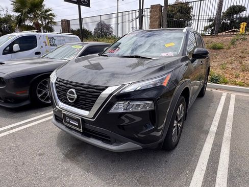 Used 2021 Nissan Rogue SV w/ Premium Package FWD image 3