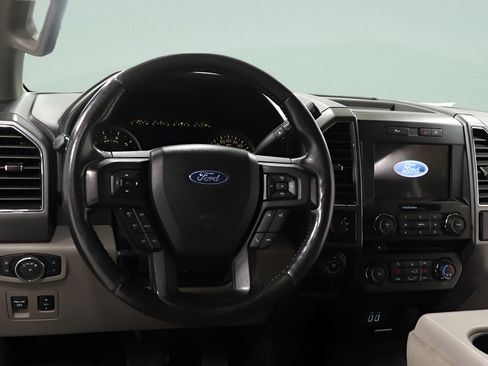 Used 2018 Ford F150 XLT w/ Equipment Group 302A Luxury AWD/4WD image 9