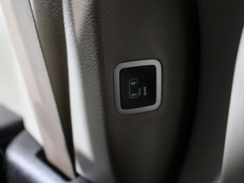 Used 2022 Chrysler Pacifica Touring-L image 49