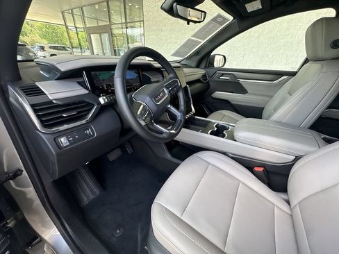 Certified 2026 GMC Acadia Elevation w/ Elevation Premium Package FWD image 10