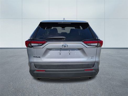 Used 2022 Toyota RAV4 LE image 4