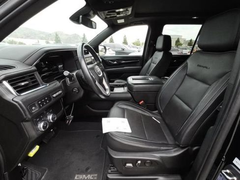 Used 2023 GMC Yukon Denali AWD/4WD image 4
