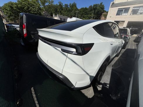 Used 2026 Tesla Model Y 2WD image 6