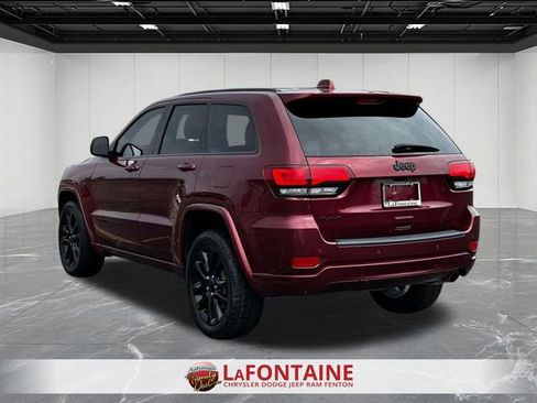 Used 2022 Jeep Grand Cherokee Laredo X AWD/4WD image 3