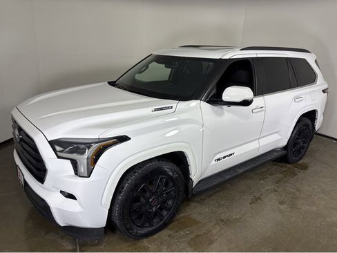 Used 2025 Toyota Sequoia SR5 image 15