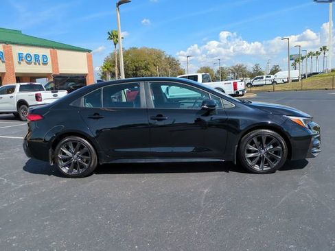 Used 2025 Toyota Corolla SE image 4