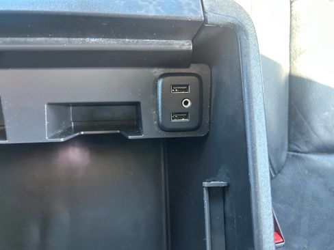 Used 2017 Chevrolet Suburban LT image 27