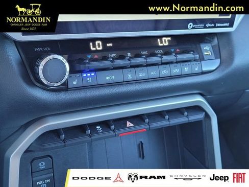 Used 2023 Toyota Tundra Limited AWD/4WD image 11