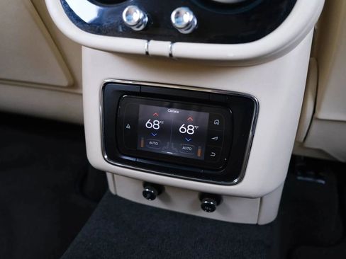 Used 2018 Bentley Bentayga image 36