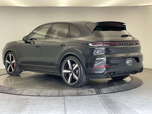 Used 2025 Porsche Cayenne Turbo AWD/4WD image 3