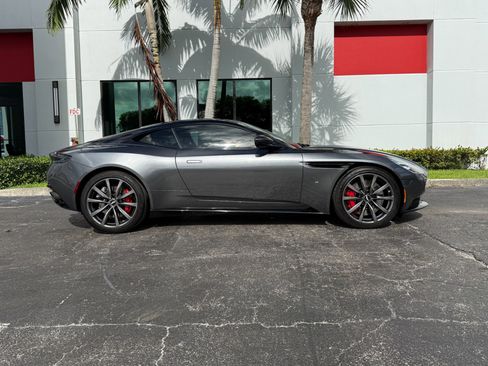 Used 2018 Aston Martin DB11 V12 RWD image 2