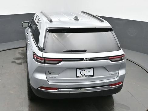 Used 2025 Jeep Grand Cherokee Laredo AWD/4WD image 42