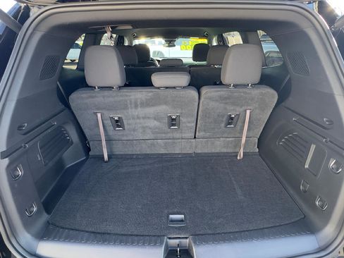 Used 2025 GMC Acadia Elevation image 7