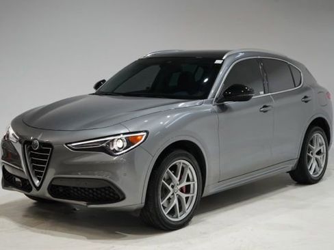 Used 2020 Alfa Romeo Stelvio Ti w/ Active Blind Spot Package AWD/4WD image 3