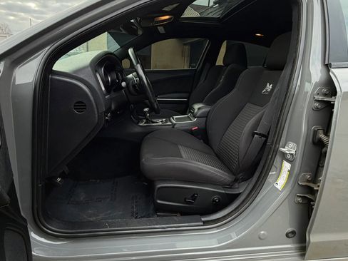 Used 2019 Dodge Charger Scat Pack w/ Navigation & Travel Group image 4