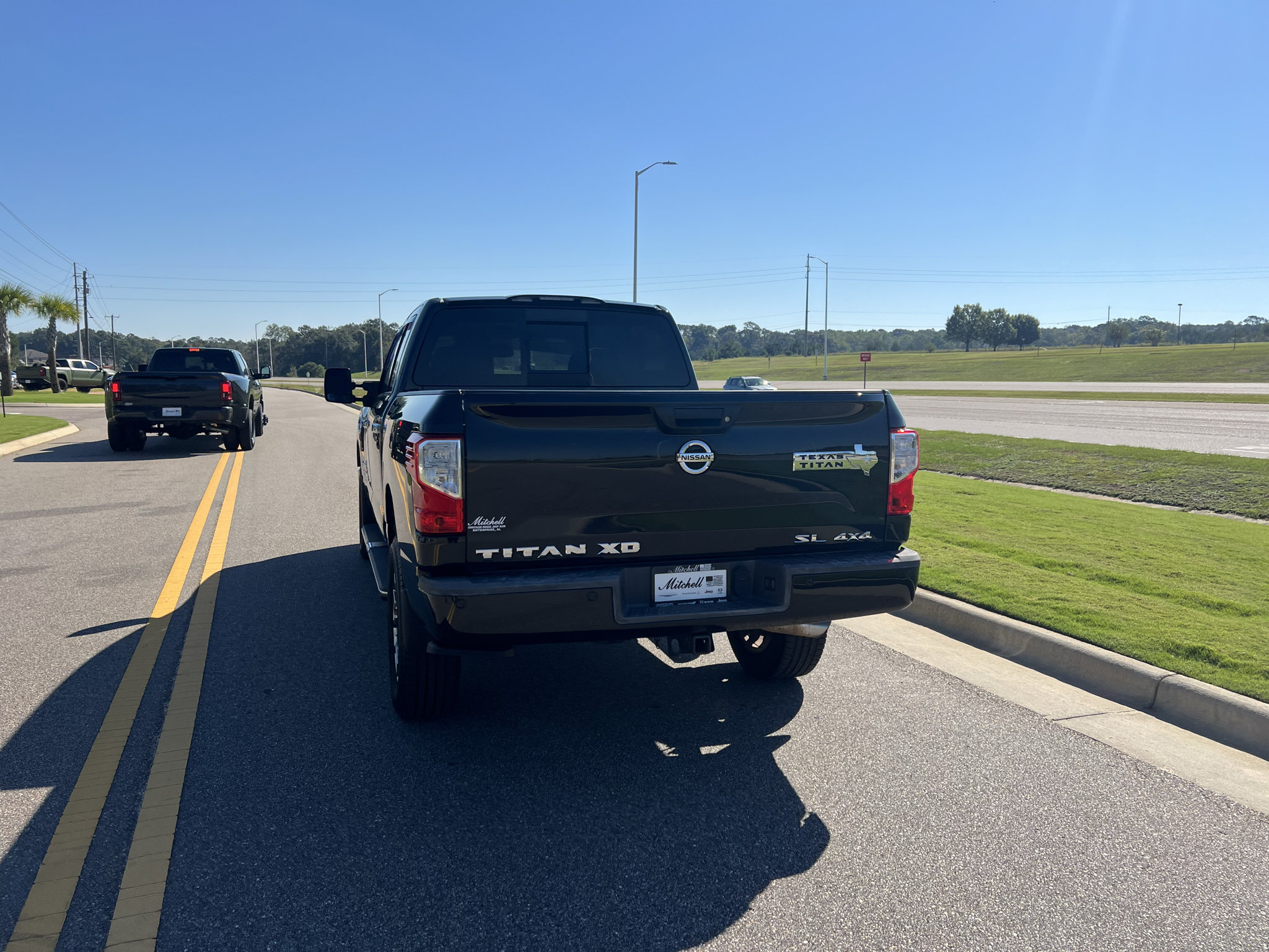 Used 2019 Nissan Titan SL w/ Chrome Package AWD/4WD image 8