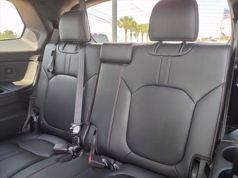 Used 2025 Honda Pilot Black Edition image 23