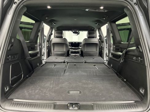 Used 2024 Jeep Wagoneer Series II w/ Flexible Seating Group image 39