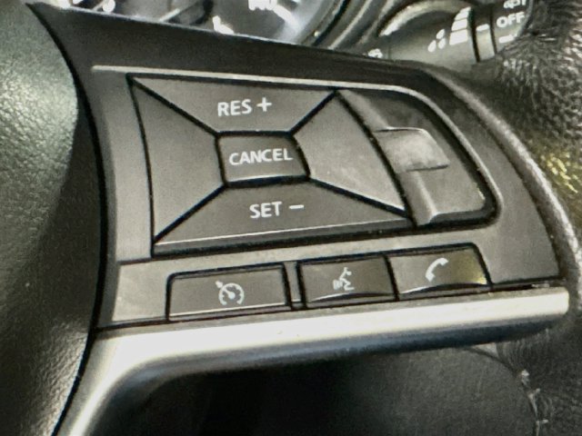 Used 2018 Nissan Rogue SV AWD/4WD image 10