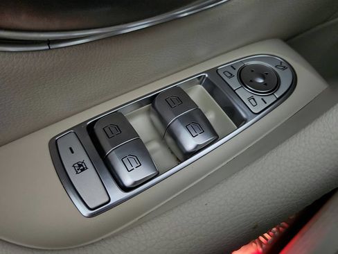 Used 2017 Mercedes-Benz E 300 4MATIC image 24