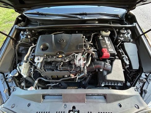 Used 2018 Toyota Camry SE FWD image 12