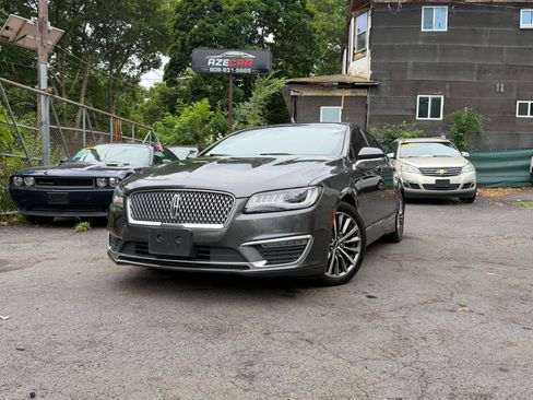 Used 2017 Lincoln MKZ Premiere FWD image 2