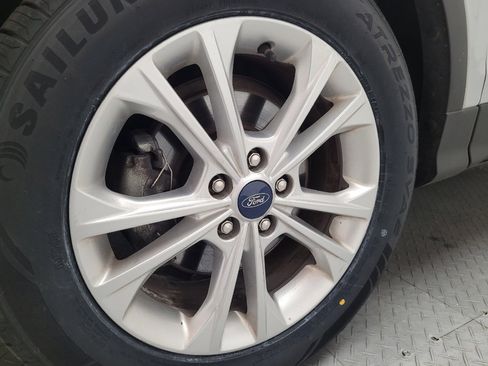 Used 2019 Ford Escape SE image 31