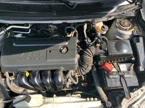 Used 2007 Pontiac Vibe w/ Sun And Sound Package FWD image 3