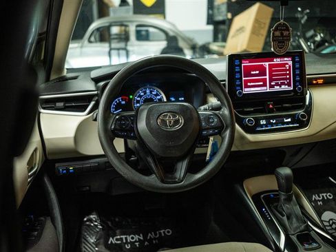 Used 2020 Toyota Corolla LE FWD image 15