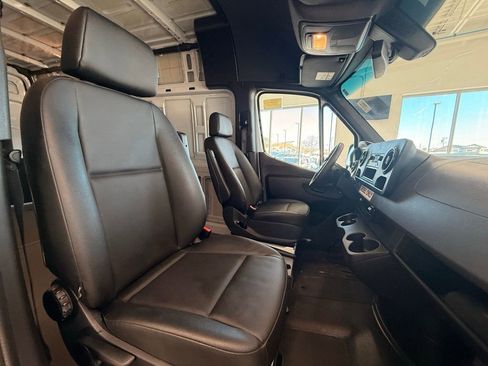 Used 2025 Mercedes-Benz Sprinter 2500 image 19
