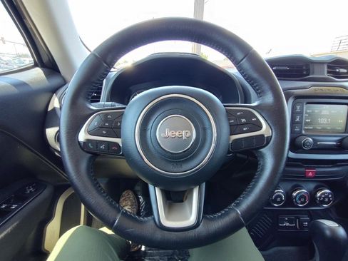 Used 2016 Jeep Renegade Latitude FWD image 19