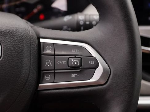 Used 2025 Jeep Compass Limited AWD/4WD image 12