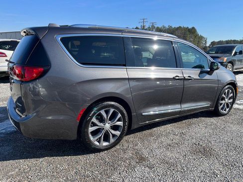 Used 2017 Chrysler Pacifica Limited w/ UConnect Theater Package image 7