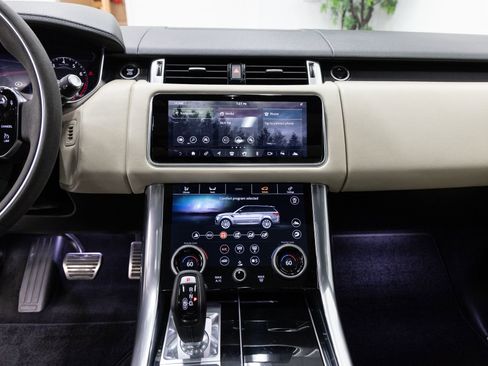 Used 2020 Land Rover Range Rover Sport HST image 18
