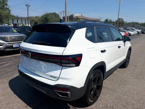 Used 2025 Volkswagen Taos SE AWD/4WD image 8