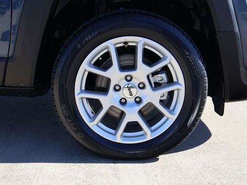 Used 2023 Jeep Renegade Latitude image 22