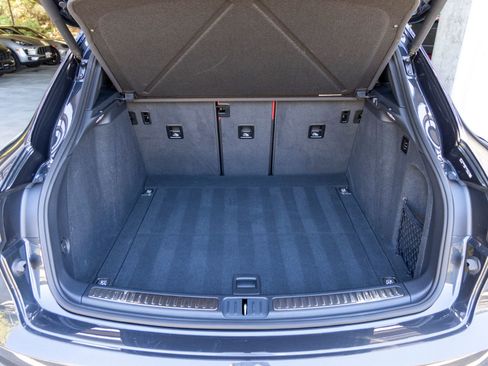 Used 2023 Porsche Macan Turbo image 49