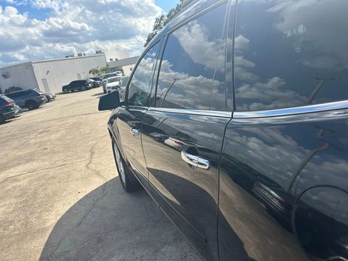 Used 2017 Chevrolet Traverse LT w/ Style and Technology Package image 27