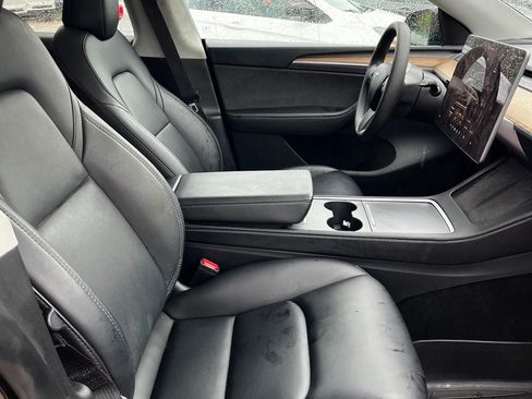 Used 2024 Tesla Model Y 2WD image 15