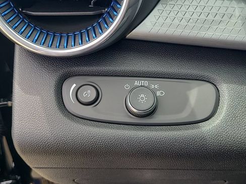 New 2026 Chevrolet Trax LT w/ Midnight Edition FWD image 19
