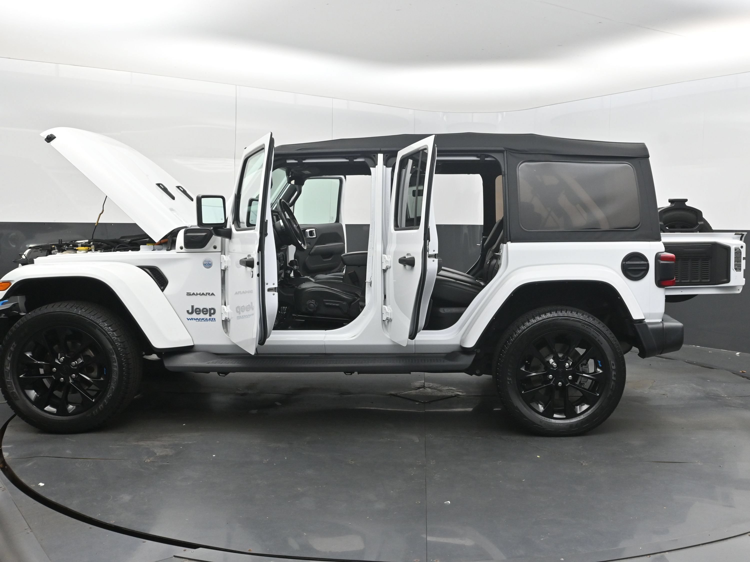 Used 2022 Jeep Wrangler Unlimited Sahara AWD/4WD image 30