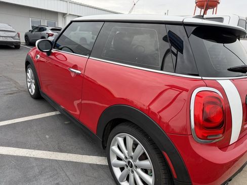 Used 2021 MINI Cooper 2-Door Hardtop image 9