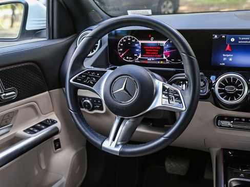Certified 2025 Mercedes-Benz GLA 250 4MATIC image 13